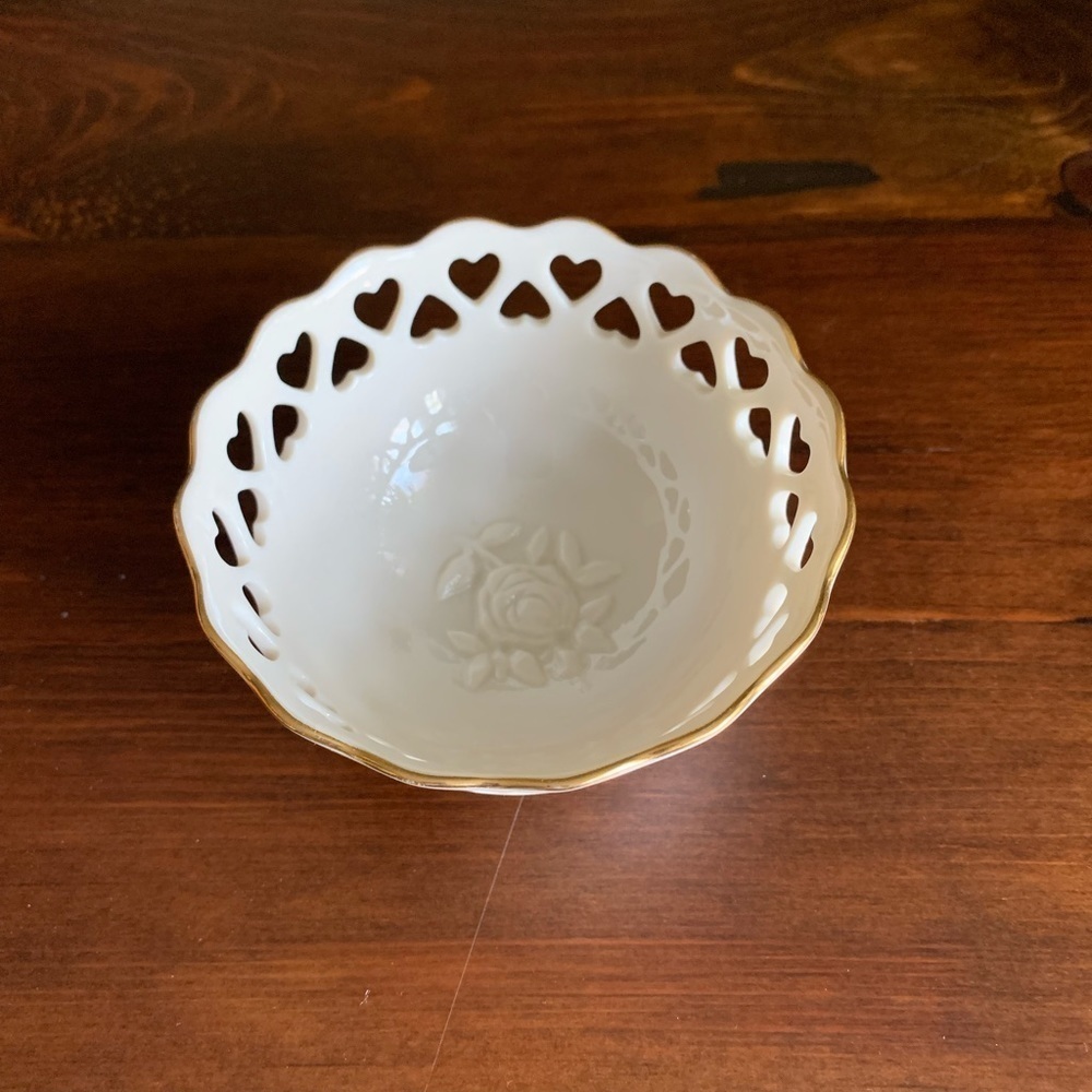 Lenox Hearts Collection Footed Small 24K Gold Trim Bowl - Picture 11 of 13